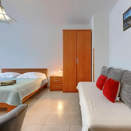 Alba - Roj157 By Interhome * Rovinj